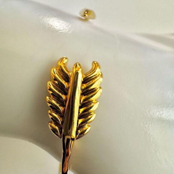 Stella & Dot Gold tone feather open Cuff Bangle bracelet - Picture 5 of 8